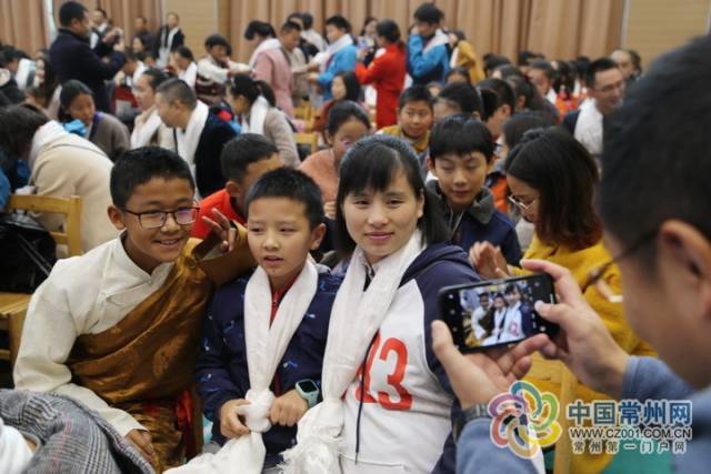 常报全媒体讯 11月25日,第九届汉藏家庭结对活动在常州西藏民族中学金