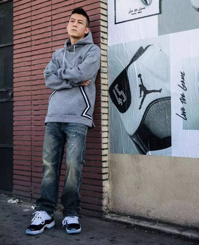 陈冠希告诉周杰伦:球鞋就应该踩在地上.