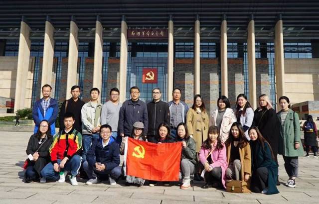 这些浙报的记者几乎踏足过浙江的所有乡村，在田间地头细嗅新闻灵感