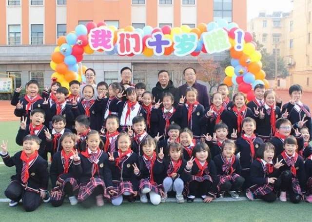 2018年11月28日,对于泰州市海光中心小学三年级的全体学生来说,是个