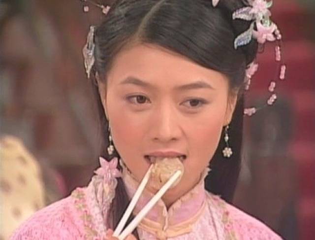 吃饺子小笼包的古装女子,陈法拉甜美,田海蓉讲究,杨紫入乡随俗