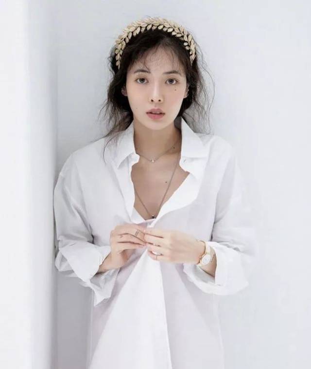 宋慧乔淡妆牵手《男朋友》,泫雅素颜拍大片,女明星的妆容越画越淡了