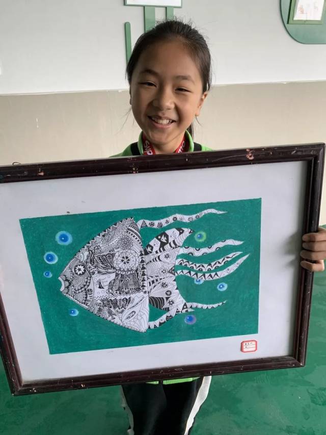 海洋线描画—柳小最美风景线 校外风景墙 赶紧为柳行中心小学的风景线