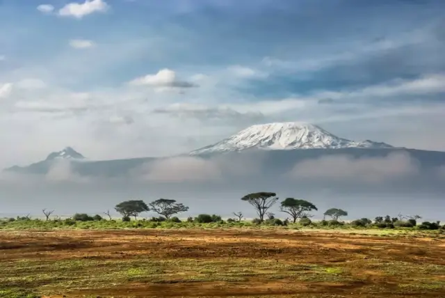 pesterev 乞力马扎罗山(kilimanjaro)位于坦桑尼亚东北部,素有"非洲