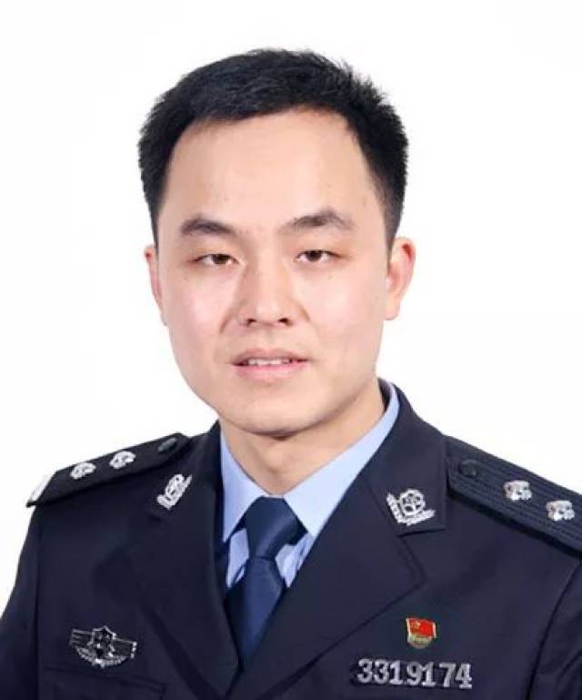 曾荣获"2017年厅直优秀共产党员","浙江省监狱系统百名先进个人"等