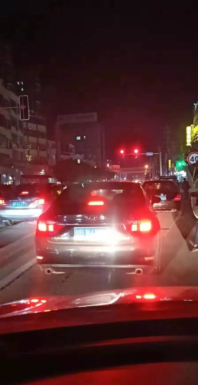 紫金这个红绿灯开始工作,过路司机朋友要注意了!
