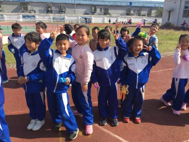 中岭小学运动会:除了运动员和啦啦队,竞技场上还有我们的英姿!