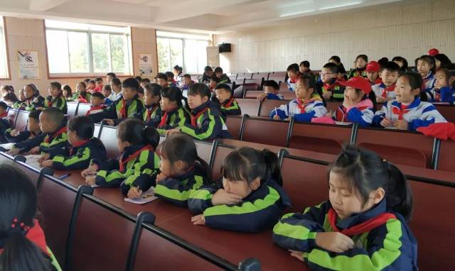 中岭小学运动会:除了运动员和啦啦队,竞技场上还有我们的英姿!