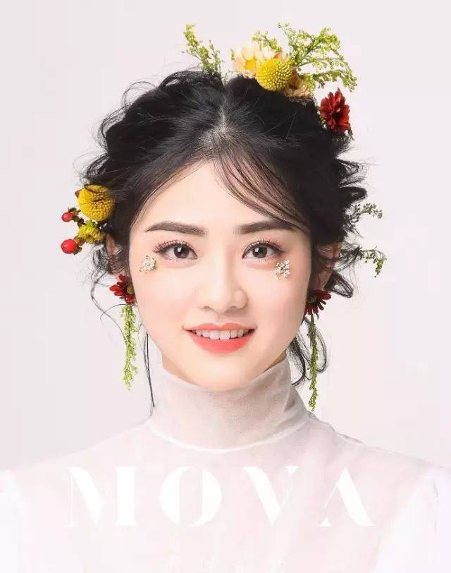 个性贴花儿新娘妆,眉眼之间美丽绽放!