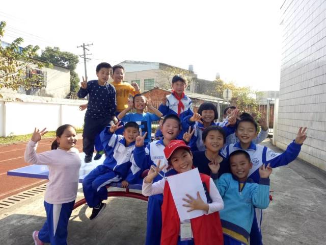 中岭小学运动会:除了运动员和啦啦队,竞技场上还有我们的英姿!