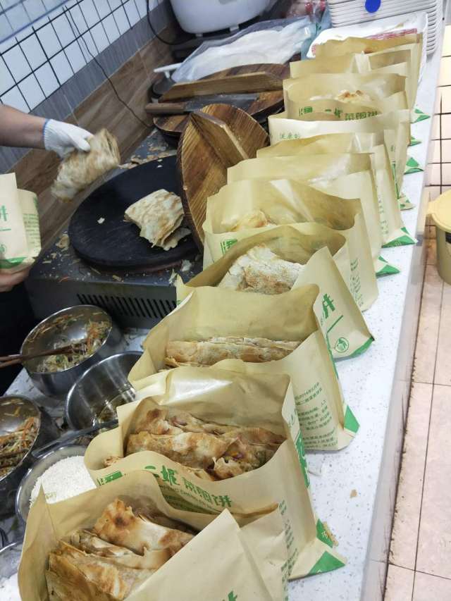 菜煎饼,辣汤,煎包,米线都是徐州人的最爱!