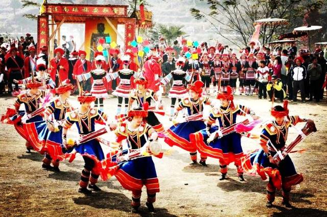 这些不一样的婚姻习俗,土家族,瑶族与拉祜族等奇特的民俗传统