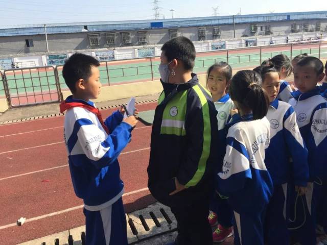 中岭小学运动会:除了运动员和啦啦队,竞技场上还有我们的英姿!