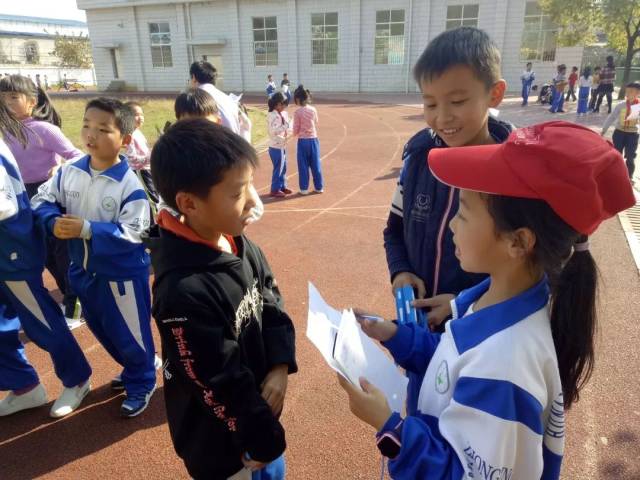 中岭小学运动会:除了运动员和啦啦队,竞技场上还有我们的英姿!