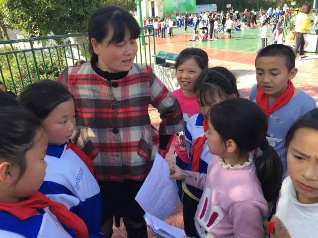 中岭小学运动会:除了运动员和啦啦队,竞技场上还有我们的英姿!