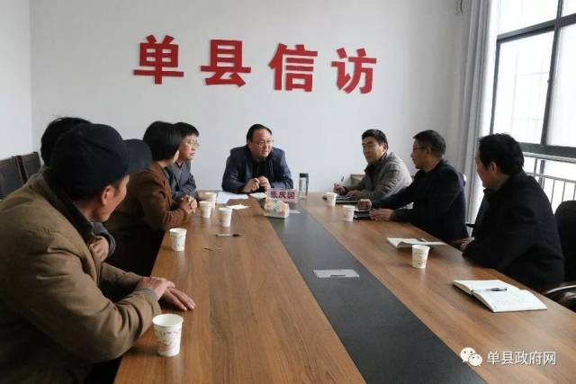 单县县委副书记,县长张庆国到信访局接待群众来访_手机搜狐网
