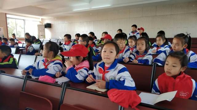 中岭小学运动会:除了运动员和啦啦队,竞技场上还有我们的英姿!