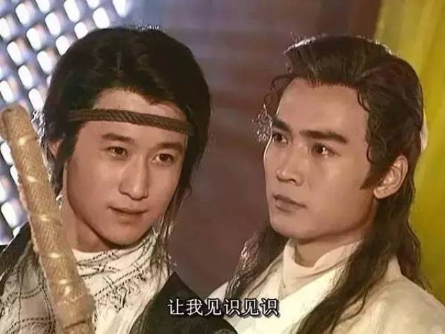 当时吴京看上去还是略显青涩,2000年在《在少林武王》电视剧中饰演