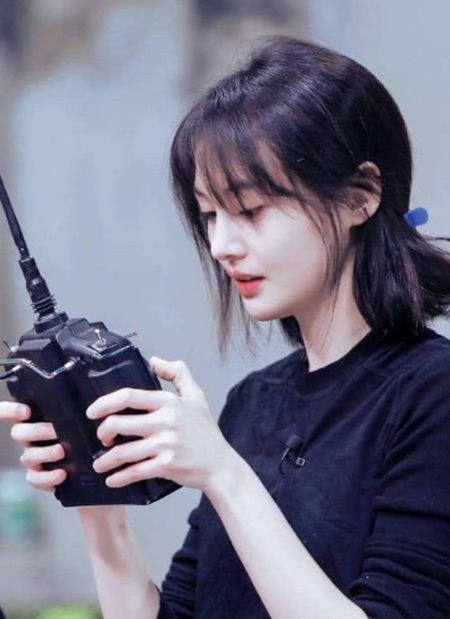 郑爽首次公开谈男友,对张恒的称呼亮了,粉丝:坐