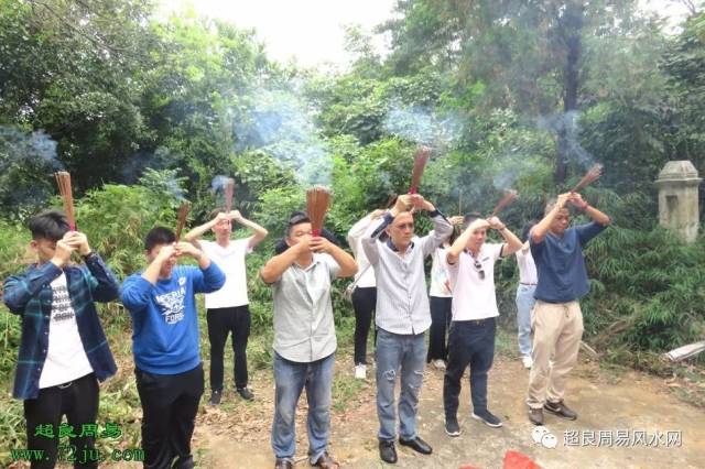 二甲进士,封太守任职广东高州知府,娶陈氏为妻,生二子二女,长子戴洪润