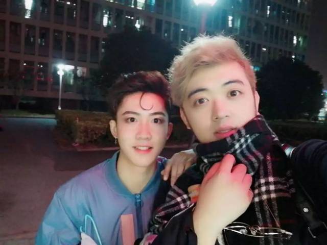 很**酷 万物皆空 8 合拍 不会和小伙伴自拍 怎么混迹于朋友圈 合拍