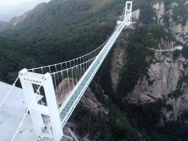 位于西山景区与古城景区之间,将黑风口栈道和古城里栈道连接起来