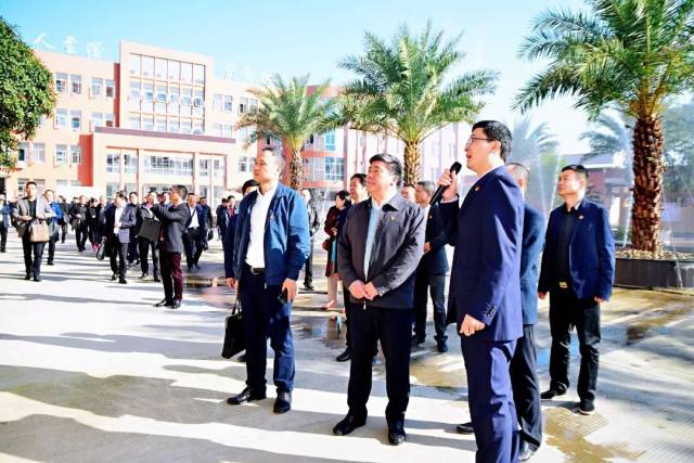 当天,与会人员参观黄岩澄江中学党建综合体,观看黄岩区学校党建工作