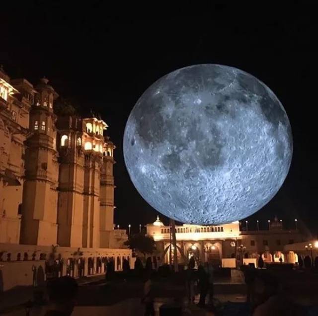 这个在全世界巡回,直径7米的巨型月亮登陆墨尔本了!组团打卡!