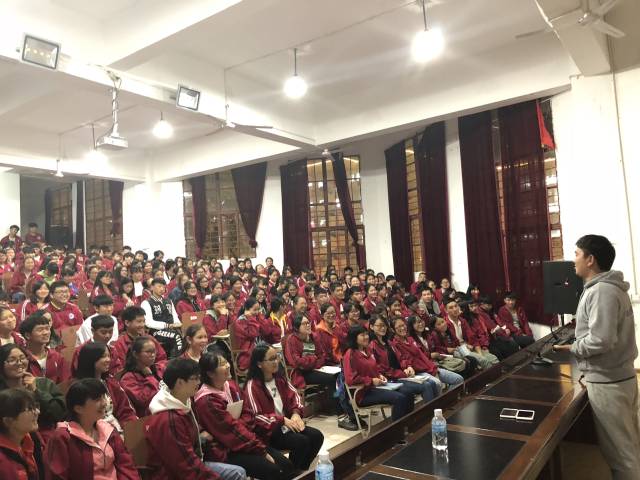深圳市从a开始学英语团队彝良一中公益分享,彝良电视台新闻报道
