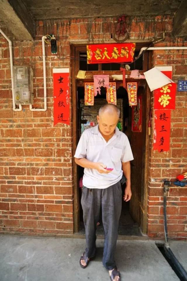民族:汉 出生:1917年4月28日 住址:广西钟山县回龙镇山肚116号
