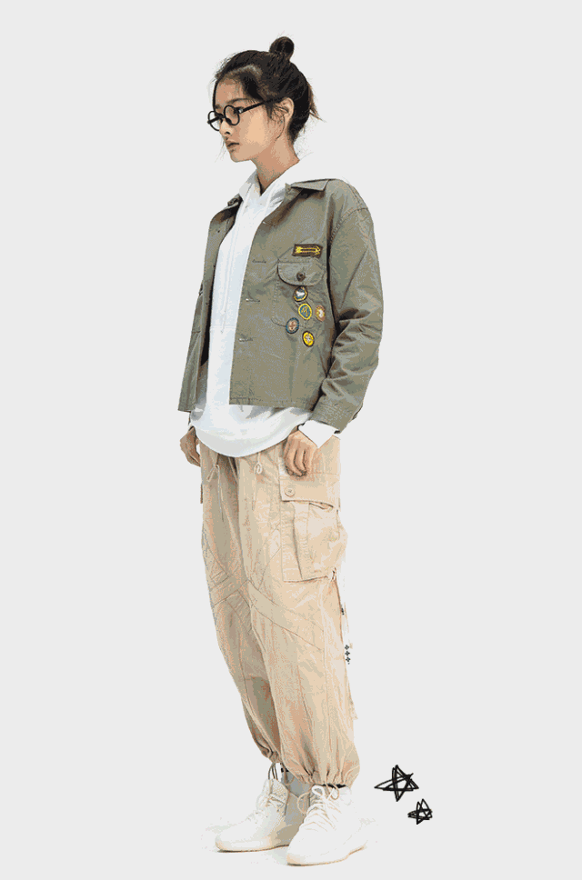 试穿的四双鞋中个人更加喜欢  converse 1970s,硬朗的厚实的面料上脚