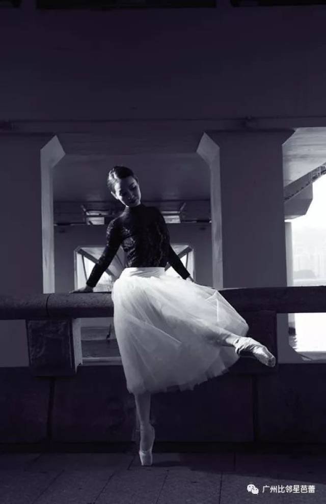 广州少儿芭蕾|芭蕾舞动作:battement tendu(擦地)