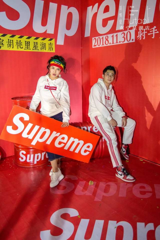 宣传预告了那么那么久的 【supreme】射手座主题派对, 终于,终于!