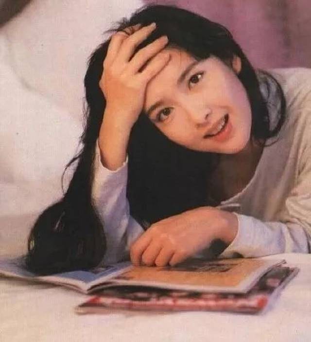 朱茵47岁素颜照曝光,终于明白她凭什么被宠成