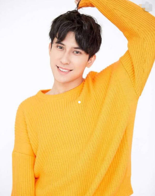 从新疆走出来的明星们,不要只知道热巴娜扎,还有帅气的男明星!