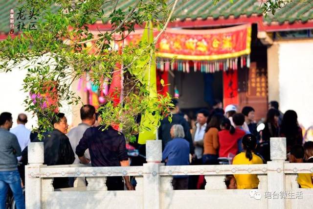 揭阳空港区炮台镇龙头村劳热,现场人山人海,十分热闹
