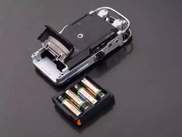 sony 索尼 pcm-d100 数码录音棒 使用4节5号电池