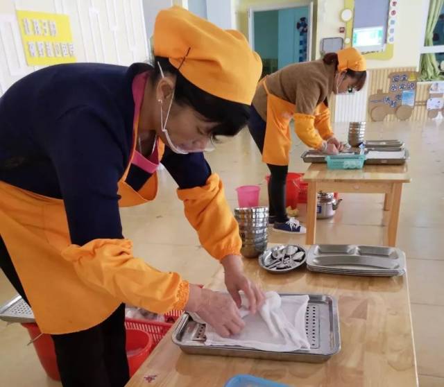 保教并重彰显专业育才江南幼儿园保育员技能考核比赛