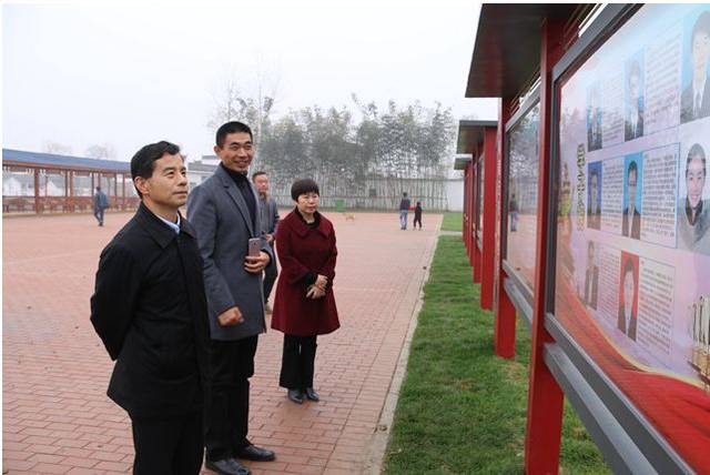 窦灿辉一行来到江口镇江北村吴庄,陈桥镇程庄村,迪沟镇颍淝村,实地