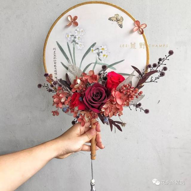 鲜花 团扇,让人惊叹的中式捧花!_手机搜狐网