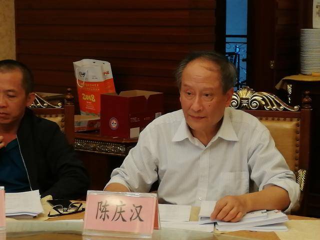 组员:中国畜牧业协会鸽业分会副秘书长 上海肉鸽行业协会秘书长 陈庆