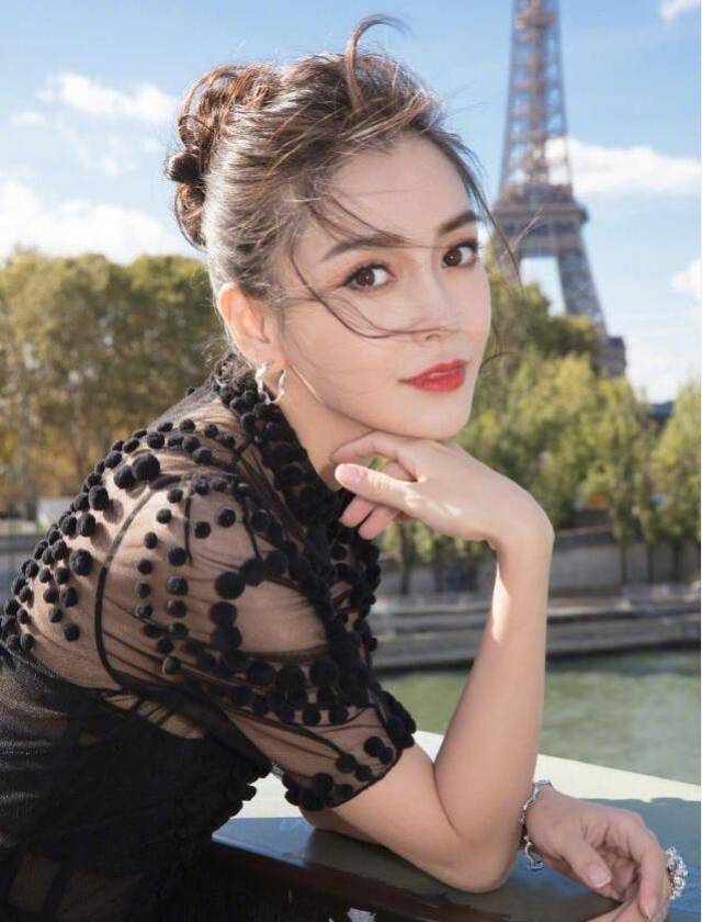 杨颖代孕说被推翻,活动现场露肚脐,网友发现实证
