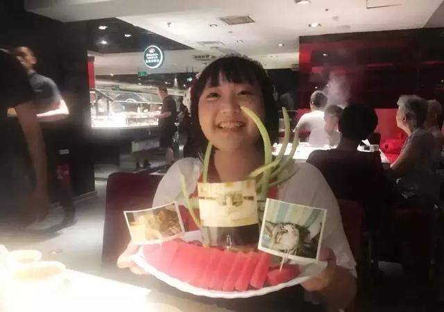 在海底捞火锅还没吃饱,我就被服务员笑死了啊哈哈哈