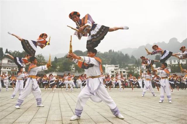 苗族芦笙舞(滚山珠)