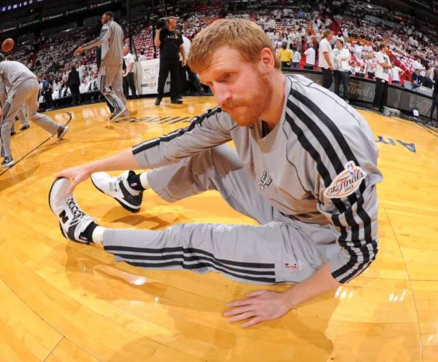 matt bonner在2013年总决赛中穿着new balance bb 8026 zips