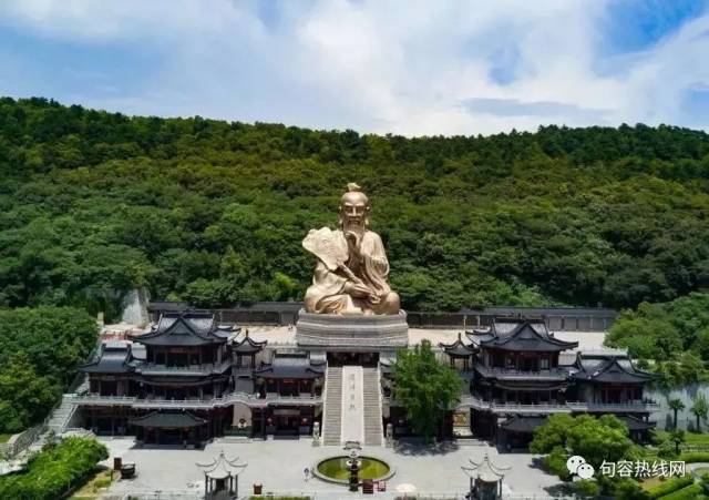 茅山风景区_风景520 昨天,《句容日报》头版、二版、三版, 刊发通版文章《句容:把人民满意作为文明城市建设的最高标准》 让我们回顾这一年来的努力与汗水, 为自己点个大大的赞吧~ 句容:把人民满意作为文明城市建设的最高标准 把文明城市建设作为惠民育民的主抓手,作为推进治理体系和治理能力现代化的新契机,基础设施与民生实事相结合、公共服务与道德涵育相结合、专项治理与常态长效相结合,推动文明城市全民建设、全域建设、全时建设。 市长潘群 实施十二项整治工程,启动三年行动计划,规划新时代文明实践中心建设,今年以来,句容市初心不改