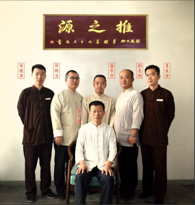 擅长项目:1,颈椎病 2,肩周炎3,腰背痛4,膝痛 5,青少年假性近视中医