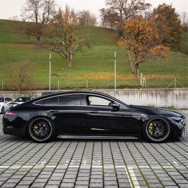 四门黑武士梅赛德斯-amg gt 63 s,比保时捷panamera更