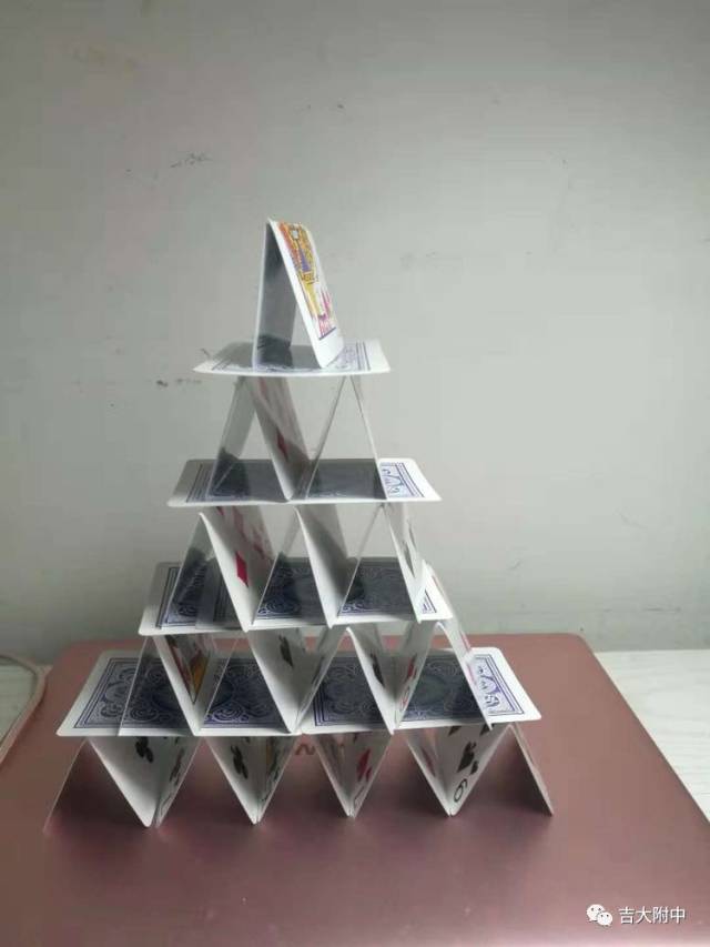 扑克牌金字塔——康梓涵 建房大业——李春秀