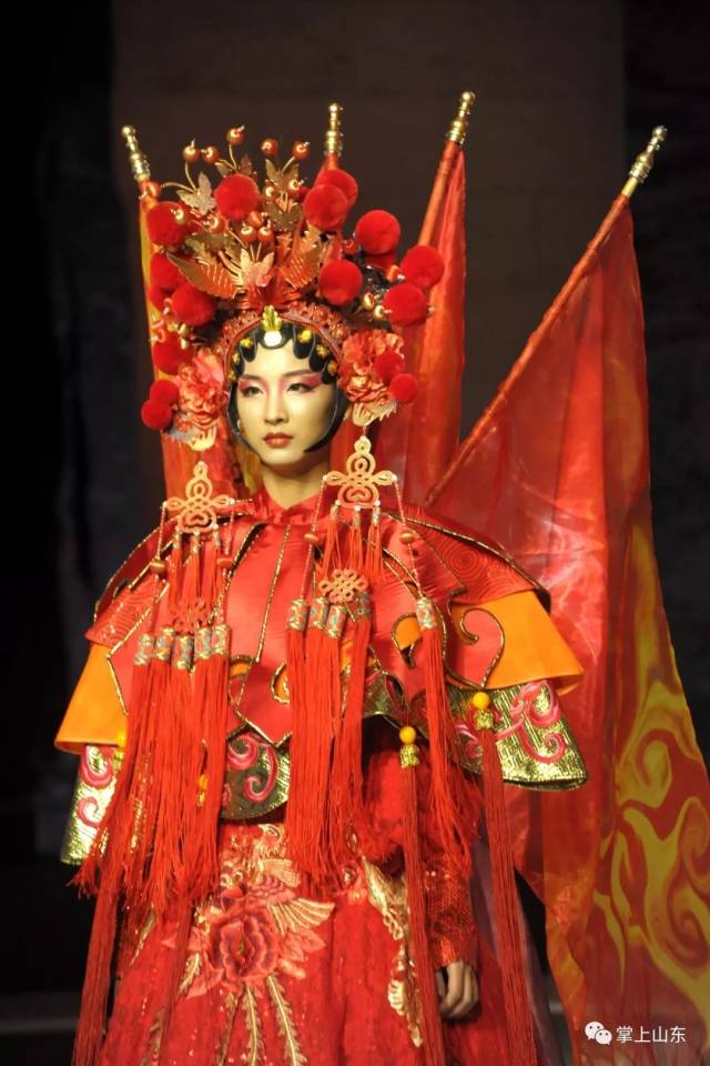 来自山东工艺美术学院 服装表演专业的学生 她们多次在全国各大顶级